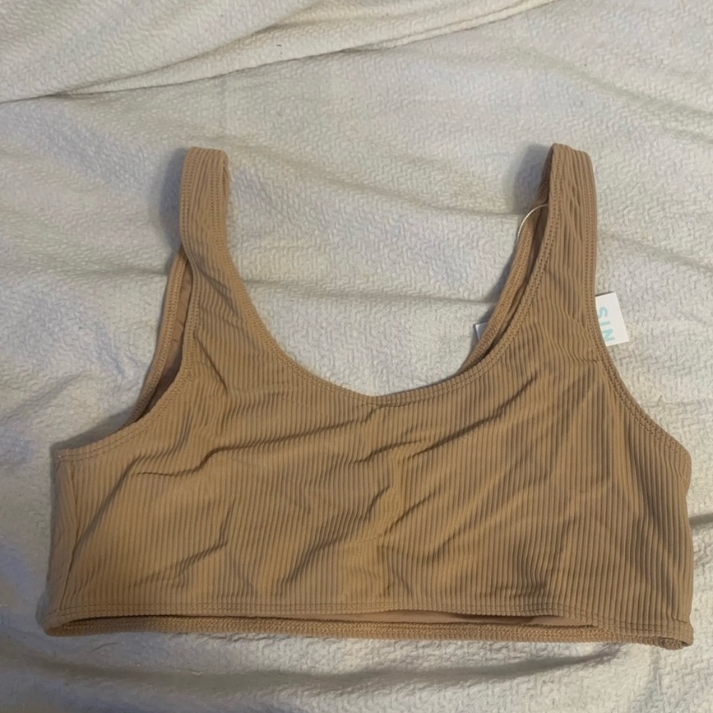 Frankie’s Bikinis Connor rubber scoop bikini top Large  ✨👙🌊